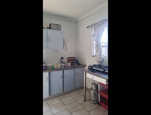 4 BEDROOM HOUSE FOR SALE IN BARRY HERTZOG PARK